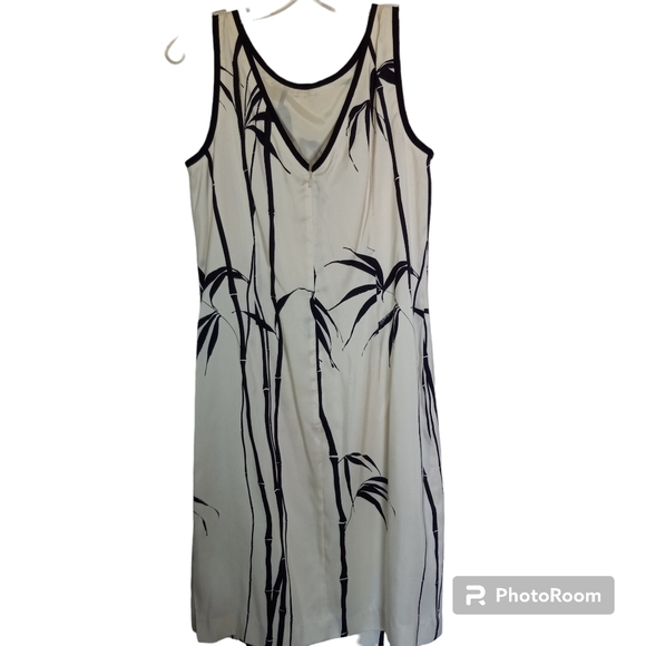 Maggie London 100% silk dress size 12 fully lined. - Picture 2 of 3